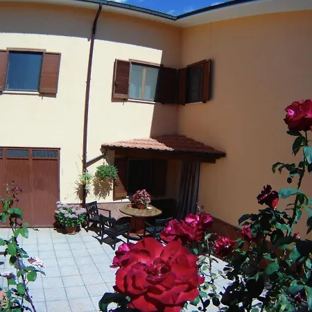 Bed & Breakfast A Casa Di Nonna Massa d'Albe